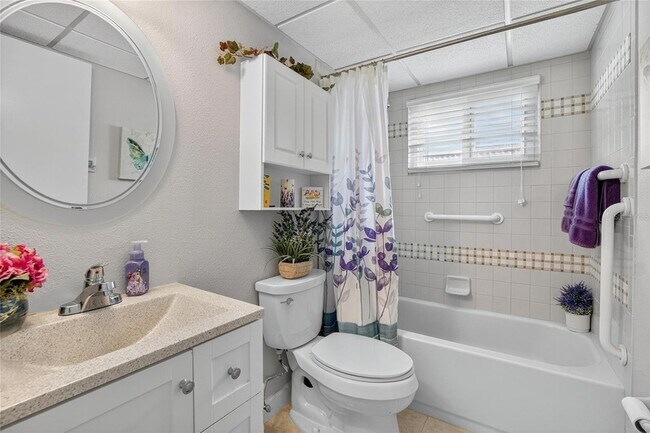 Building Photo - 202 Bedford St