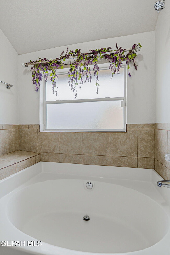 Building Photo - 1117 W Bend Ln