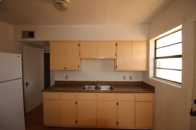 Building Photo - MINUTES FROM FORT BLISS!!