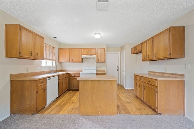 Building Photo - 13918 Tree Crossing St