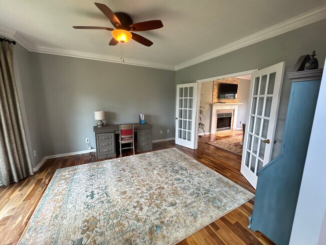 Building Photo - FOR LEASE- 4 BEDROOM FURNISHED HOME IN MT....