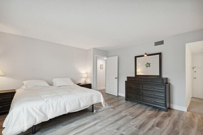 Building Photo - 450 S Gulfview Blvd