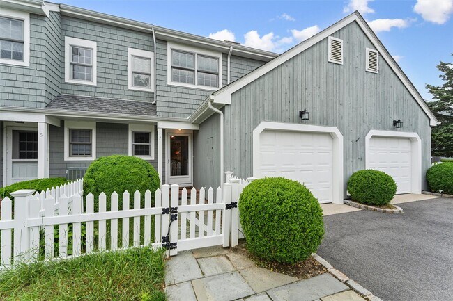 Primary Photo - 7 Brittany Ln
