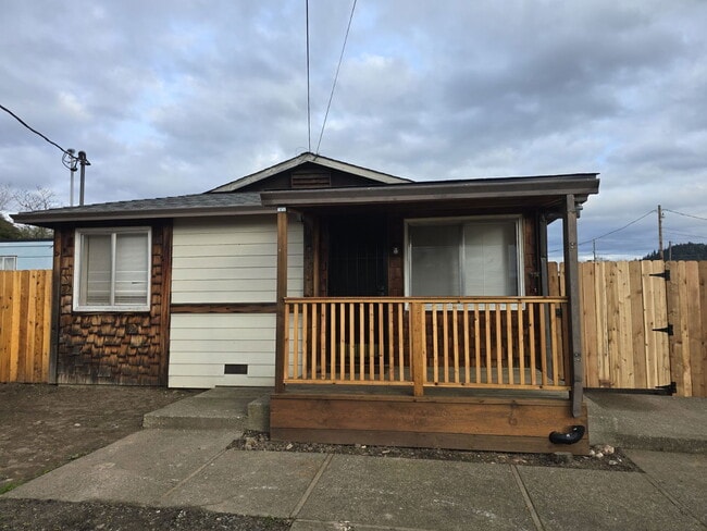 Building Photo - 69 Rose Ave