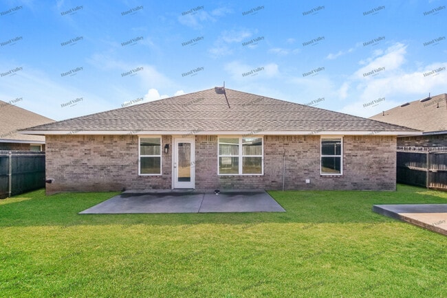 Building Photo - 11609 SW 9th St.