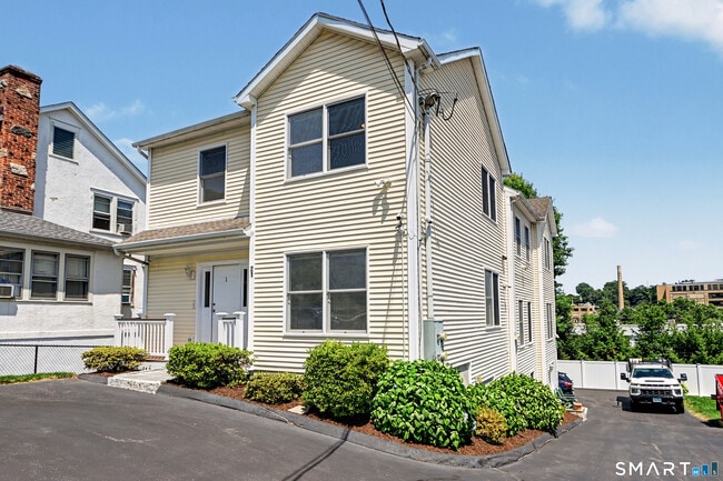 Building Photo - 21 Whitmore Ln