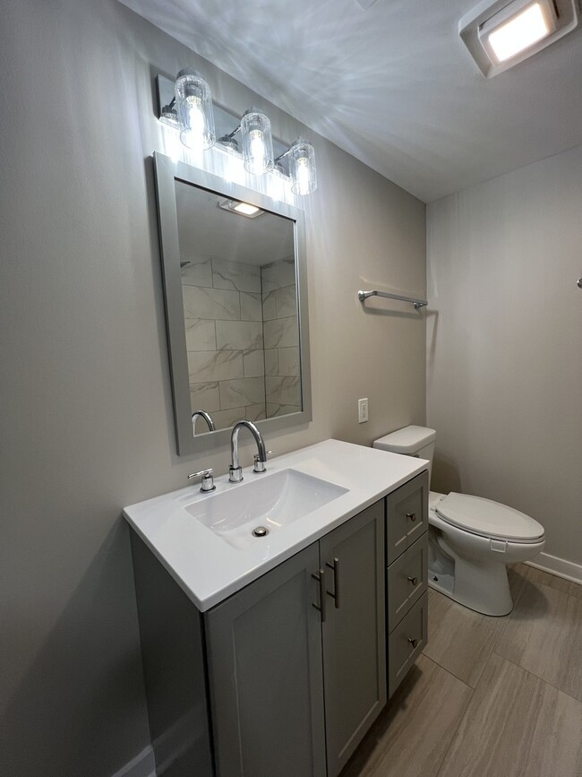 Building Photo - 407 Abe St