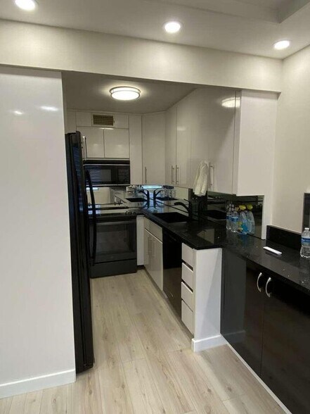 Building Photo - 4048 Exeter C