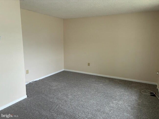Building Photo - 1537 Violet Dr