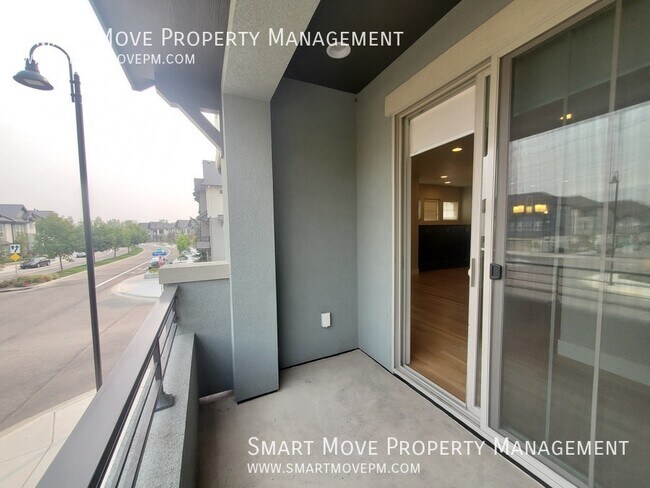 Building Photo - 3256 E Thoroughbred Ln