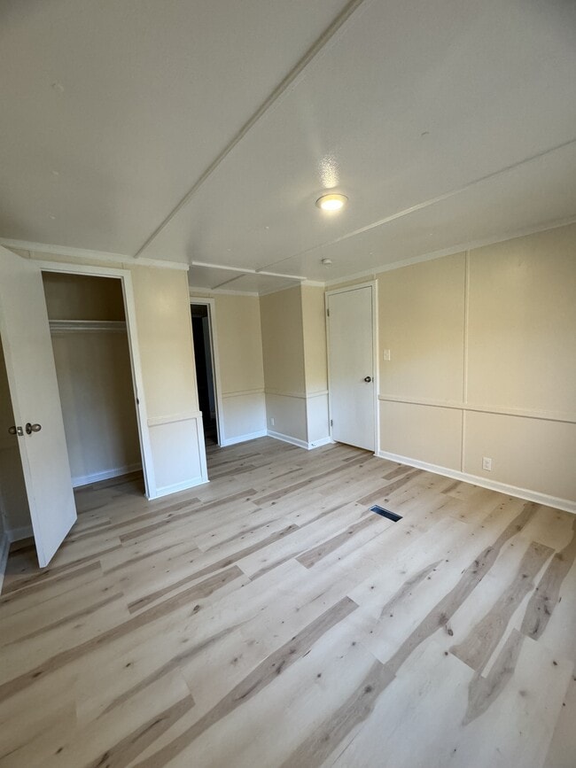 Building Photo - 2717 Hayes Dr