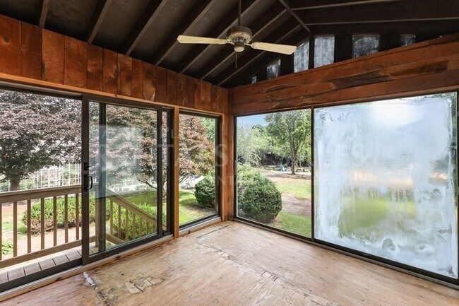 Building Photo - 19 Norton St