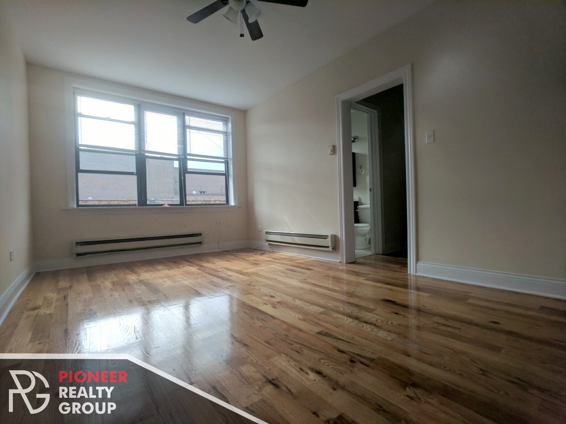 Building Photo - 814 W Diversey Pky