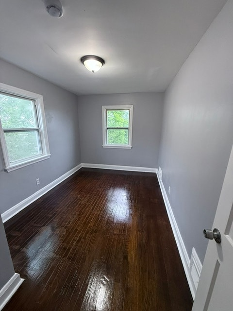 Building Photo - 2833 Sunset Dr