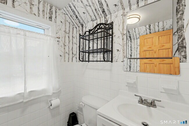 Building Photo - 142 N Taylor Ave