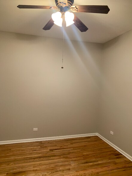 Building Photo - 5902 S Prairie Ave