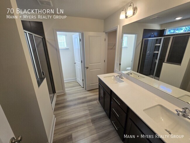 Building Photo - 70 Blackthorn Ln