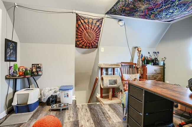 Building Photo - 304 Collins Ave