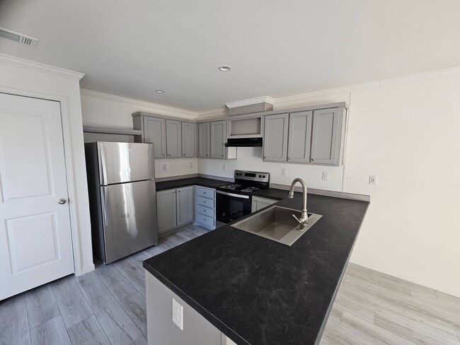 Building Photo - 4900 SE 102nd Pl