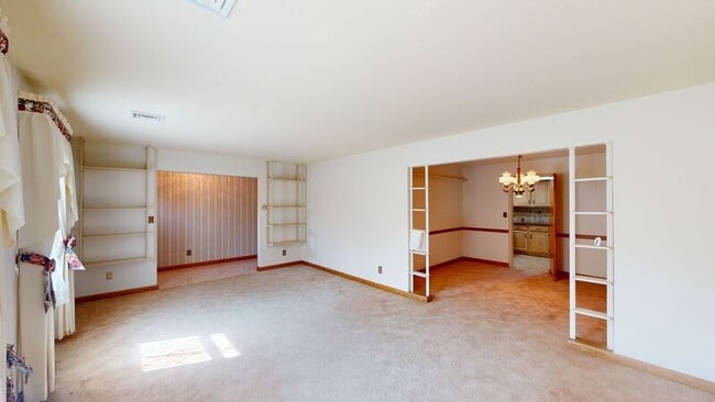 Building Photo - 539 E Rahn Rd