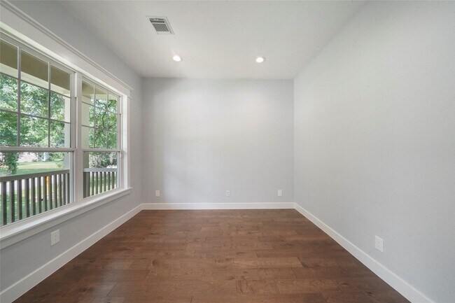 Building Photo - 401 Brook Hollow Dr