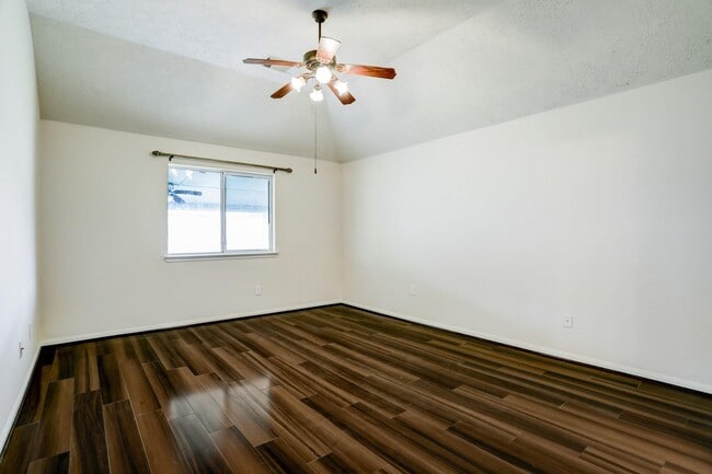 Building Photo - 7605 Waterlilly Ln