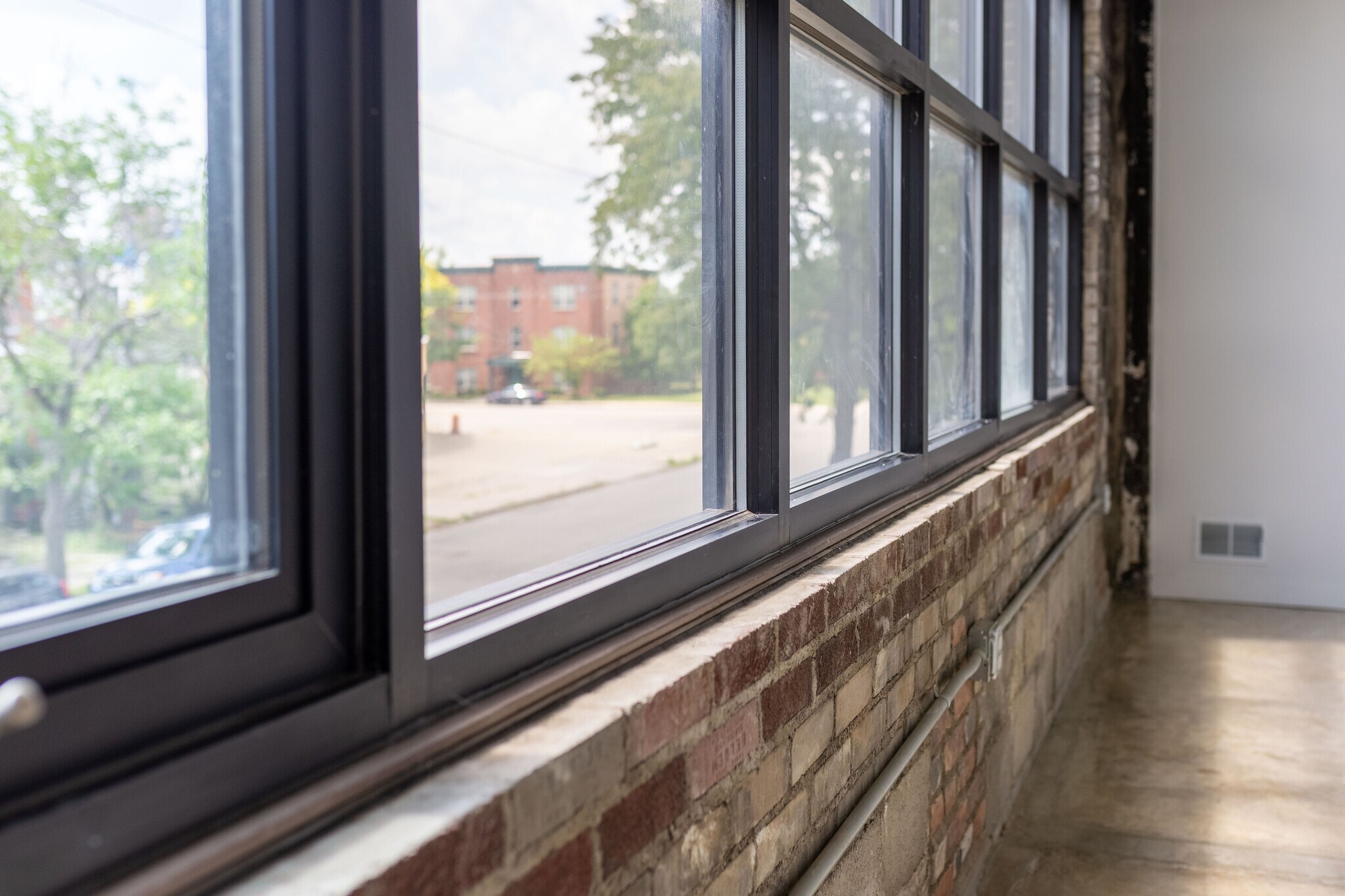 Building Photo - 470 Brainard St