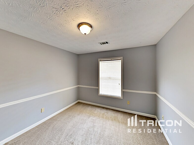Building Photo - 15 Pine Valley Dr