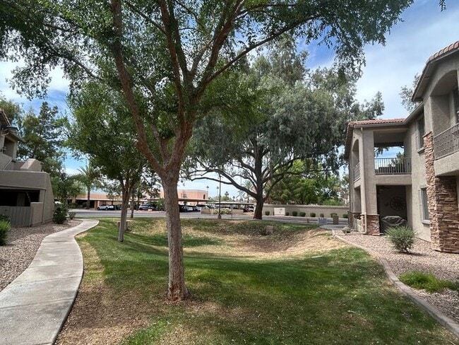 Building Photo - 2155 N Grace Blvd