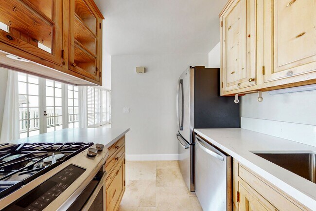 Building Photo - 242 Lobiero