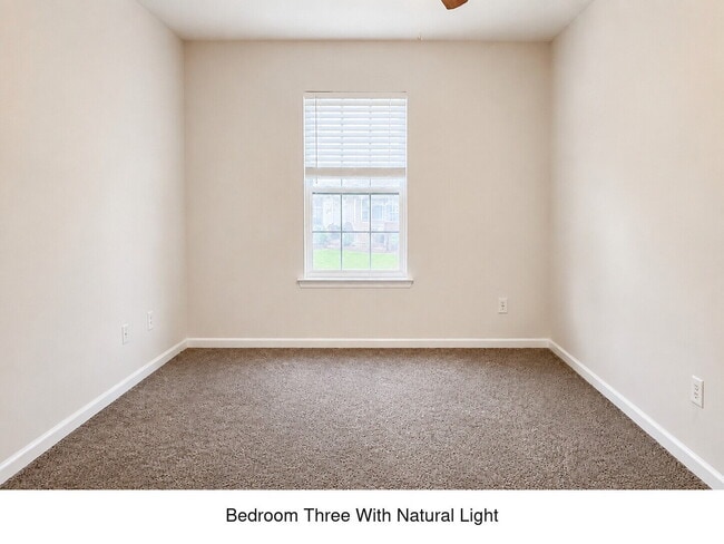 Building Photo - 3-Bedroom Pet Friendly Home with Fenced Backyard Near GA-400