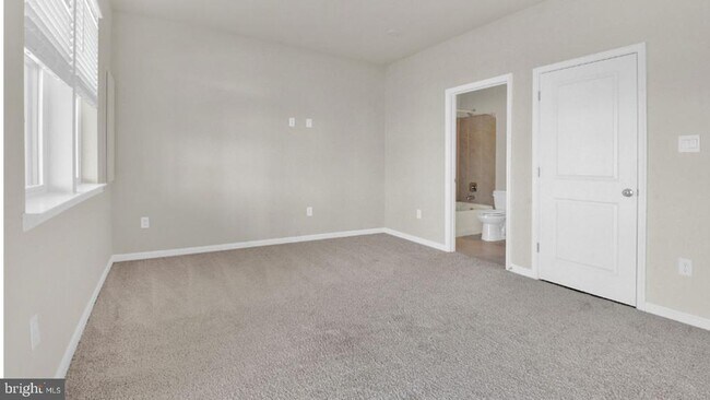 Building Photo - 331 Ensemble Wy