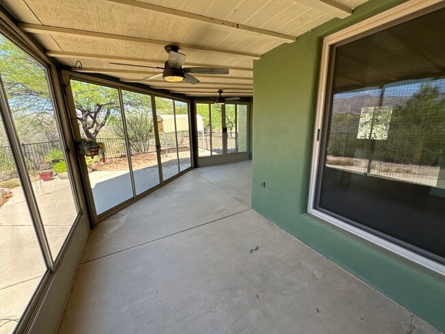 Building Photo - 9731 E Kleindale Rd