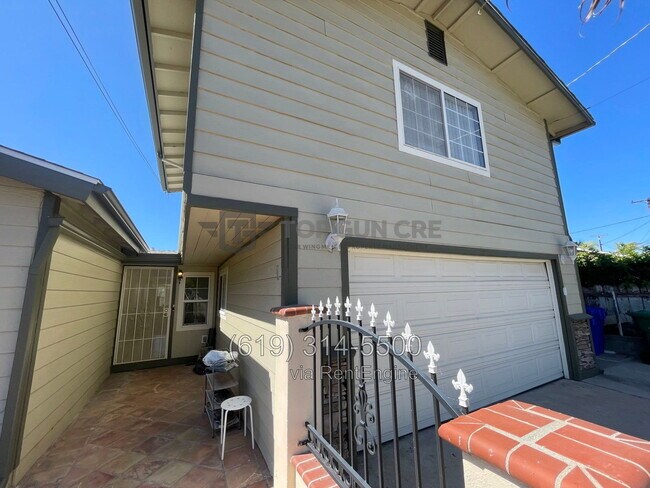 Building Photo - 2430 Bartel St