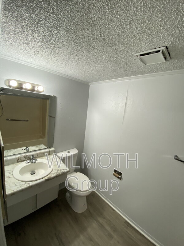 Building Photo - 2000 Indianapolis Rd