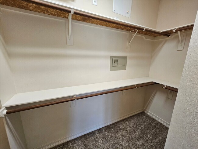Building Photo - 3218 Waters Edge Dr