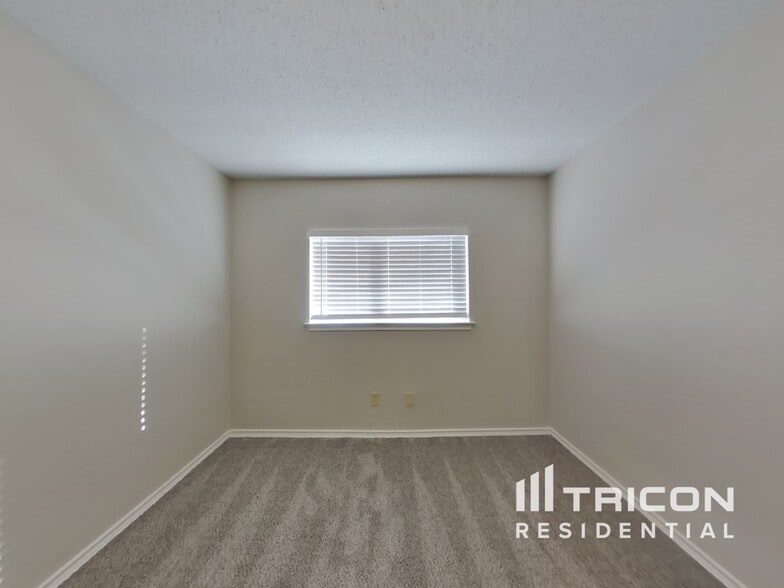 Building Photo - 8230 Longhorn Ridge Dr