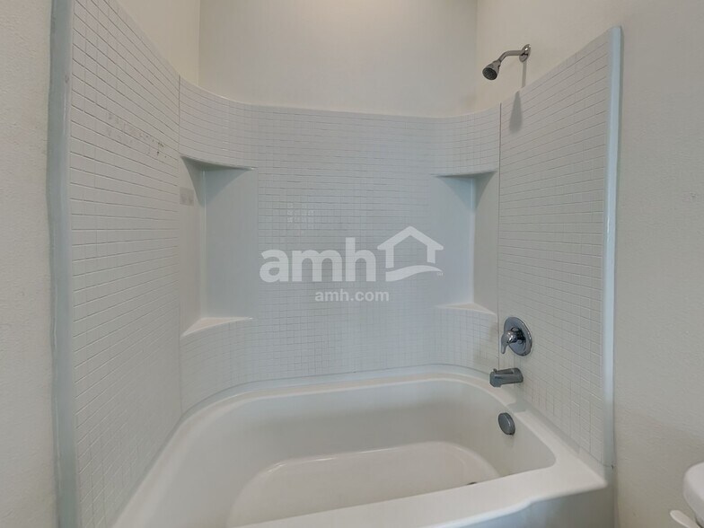 Building Photo - 11615 Oak Bend Ct