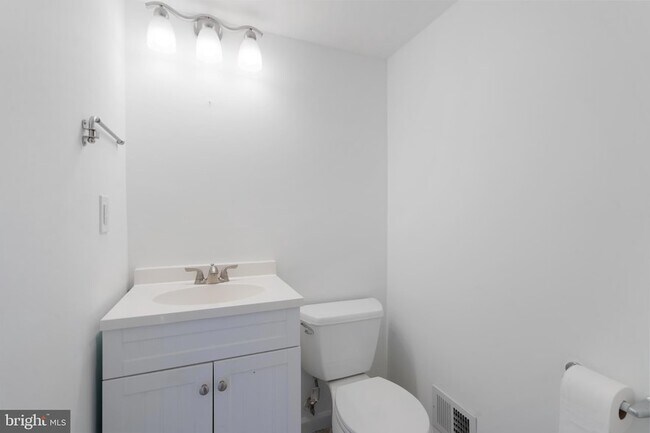 Building Photo - 2636 East Side Dr