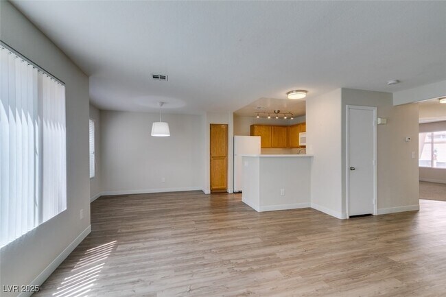 Building Photo - 350 S Durango Dr