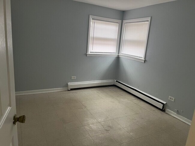 Building Photo - 13940 S Edbrooke Ave