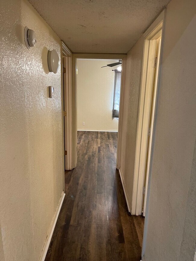 Building Photo - 6841-6843 S Creek Dr