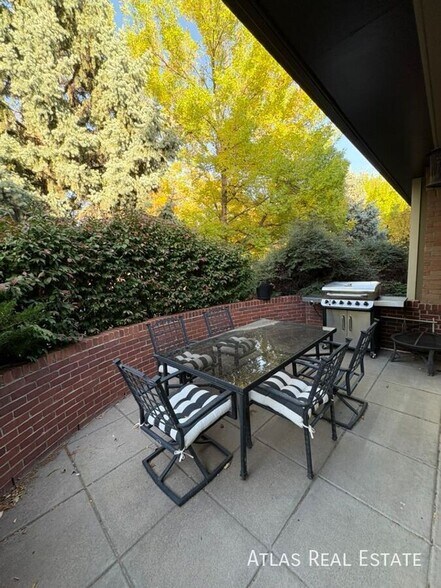 Building Photo - 6001 S Yosemite St