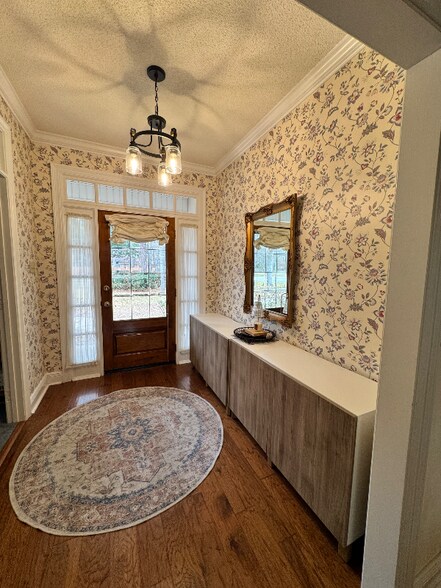 Building Photo - 350 Greenleaves Blvd