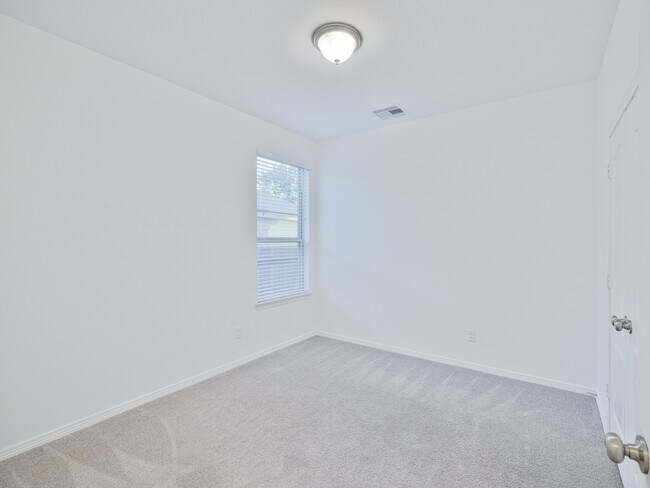 Building Photo - 10711 Catclaw Ct