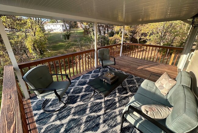 Building Photo - 44 Maple Ave