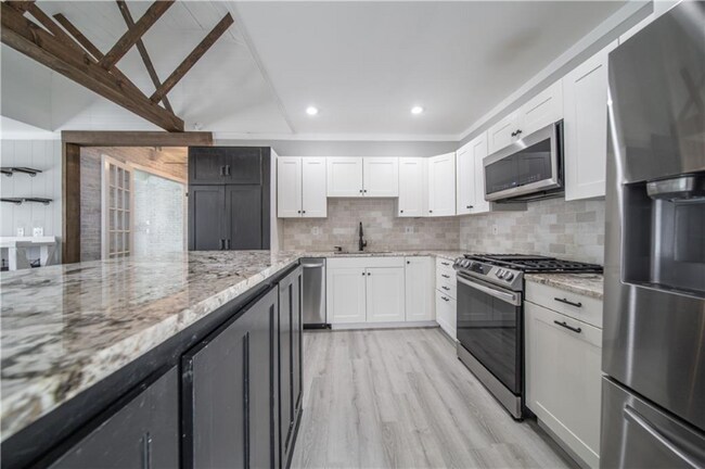 Building Photo - 312 Main St