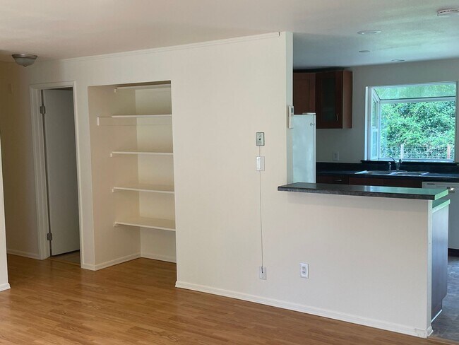 Building Photo - Private Langley Home Only Minutes From Downtown!