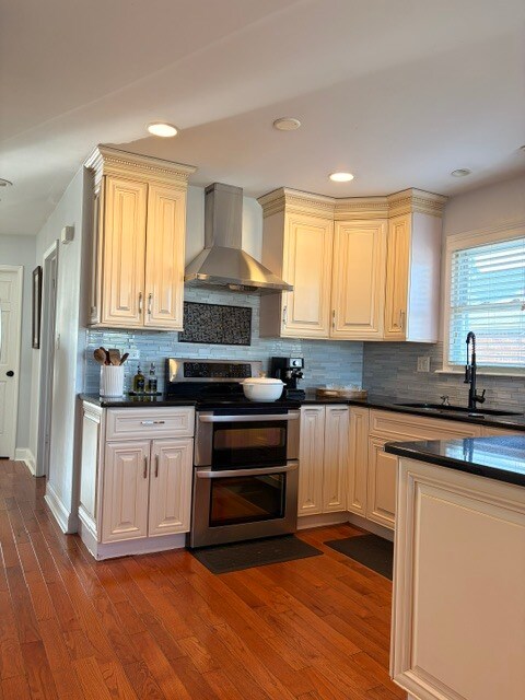 Kitchen - 4605 Prairie Ave