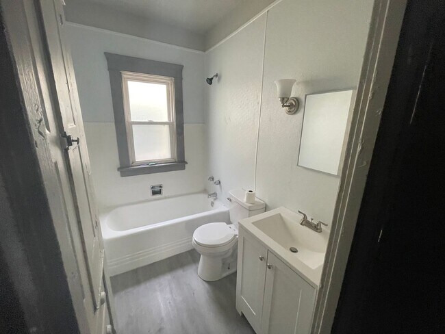 Building Photo - Coming Soon! Section 8 Accepted! Renovatio...